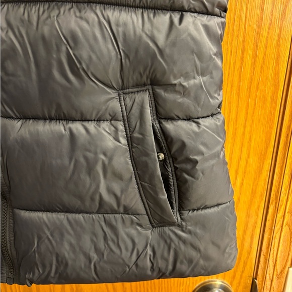 Old Navy Medium Black Puffy Vest - Picture 7 of 11